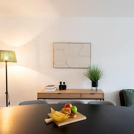 Stylish Duplex For 8 In Apartment *