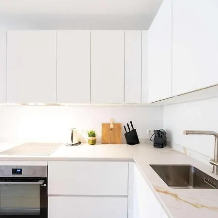 Stylish Duplex For 8 In Apartment *