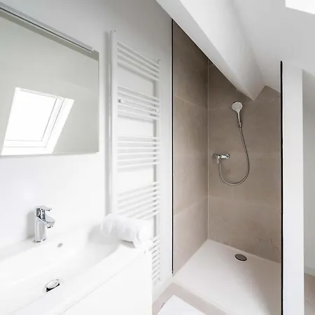 شقة Stylish Duplex For 8 In *