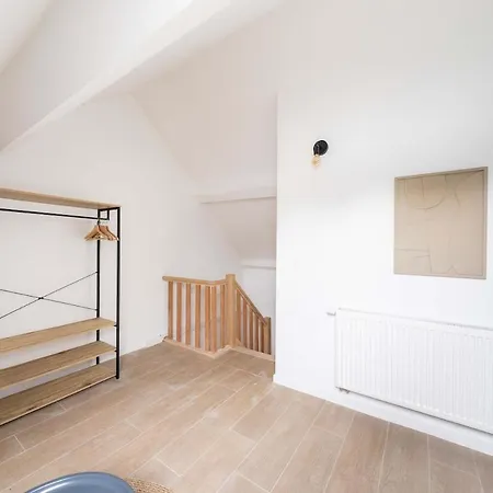 Stylish Duplex For 8 In